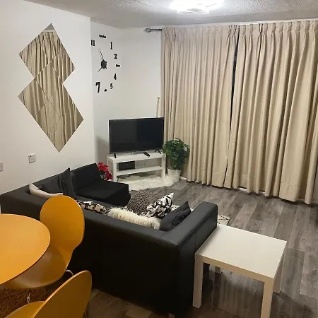 Two Bedroom Flat In Greenwich Near The 02 Apartment