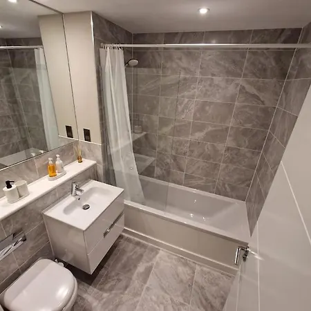 Stunning Newbuilt 3 Bed House Sleeps 9 Edmonton