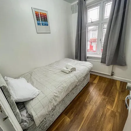 Holiday home Swanky Townhouse In The Heart Of East London