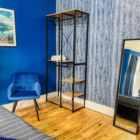 Swanky Townhouse In The Heart Of East *