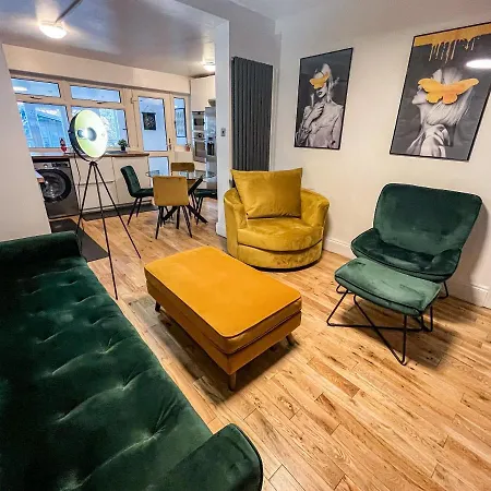 Swanky Townhouse In The Heart Of East Holiday home *