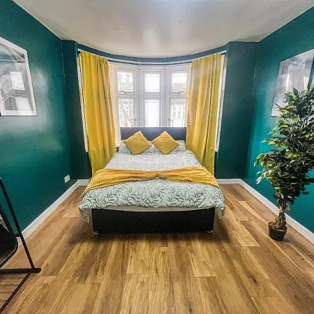Swanky Townhouse In The Heart Of East Holiday home *