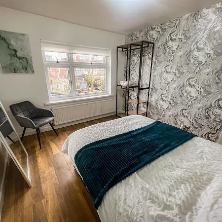 Swanky Townhouse In The Heart Of East Holiday home London