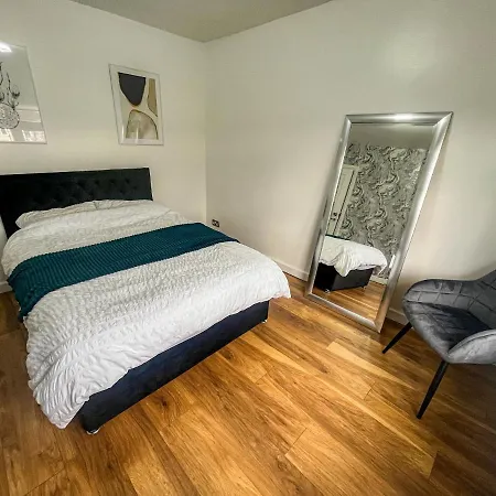 Swanky Townhouse In The Heart Of East Holiday home London