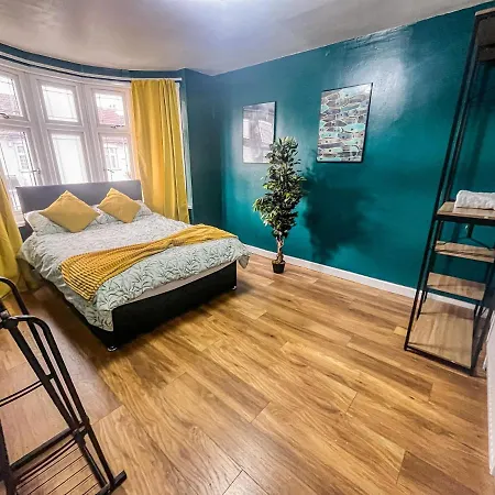 Holiday home Swanky Townhouse In The Heart Of East *