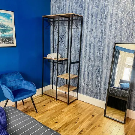 Swanky Townhouse In The Heart Of East