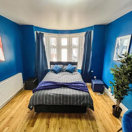 Swanky Townhouse In The Heart Of East * London