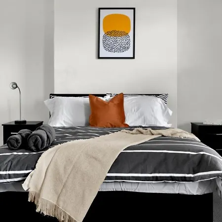 Livestay-4 Bed 2 Bath House With Private Garden London