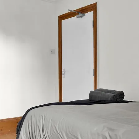 Holiday home Livestay-4 Bed 2 Bath House With Private Garden