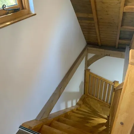 Little Barn Ideal For Short