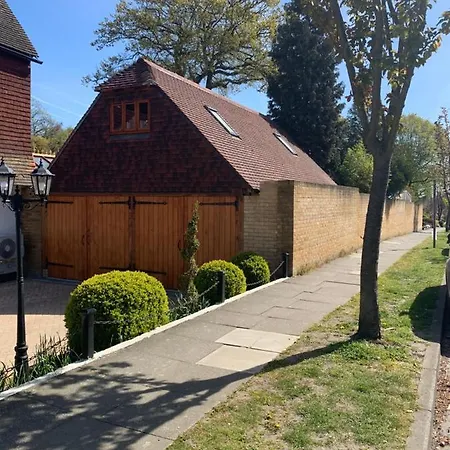 Little Barn Ideal For Short