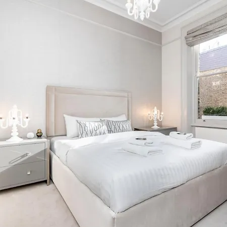 Apartment Outstanding 2br Ground Floor Flat In Earl's Court