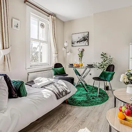 Apartamento For Explorers - 3 Min Walk To Station Londres