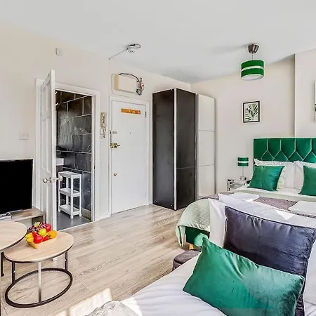 For Explorers - 3 Min Walk To Station Apartamento