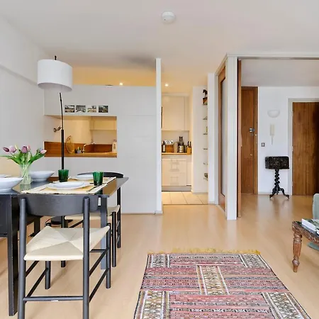Apartment Large One Bedroom Flat With Balcony Close To The By Underthedoormat London