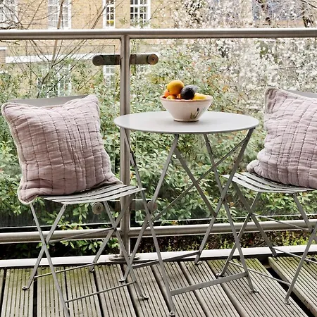 Apartment Large One Bedroom Flat With Balcony Close To The By Underthedoormat London