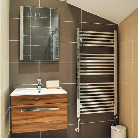 Luxury 5 Star - Parking, Garden, Nr Greater Metro Stations