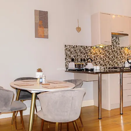 Luxury 5 Star - Parking, Garden, Nr Greater Metro Stations