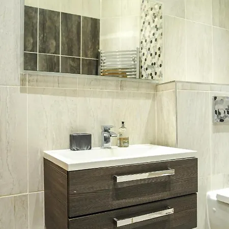 Luxury 5 Star - Parking, Garden, Nr Greater Metro Stations *