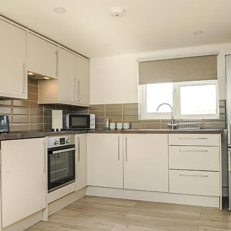 Luxury 5 Star - Parking, Garden, Nr Greater Metro Stations * London