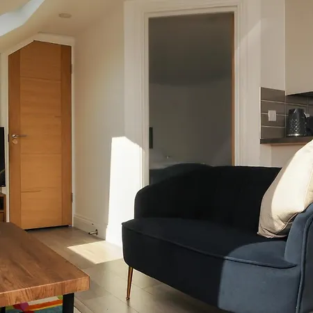 Luxury 5 Star - Parking, Garden, Nr Greater Metro Stations Apartment