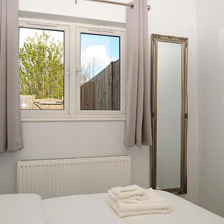 Luxury 5 Star - Parking, Garden, Nr Greater Metro Stations Lägenhet