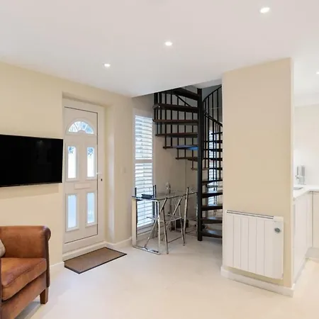 Bright 1 Bedroom Near Edgware Road Apartment *