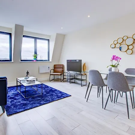 Hybrid Resi - Cheam, Sutton Near Wimbledon With Onsite Car Parking Apartment *