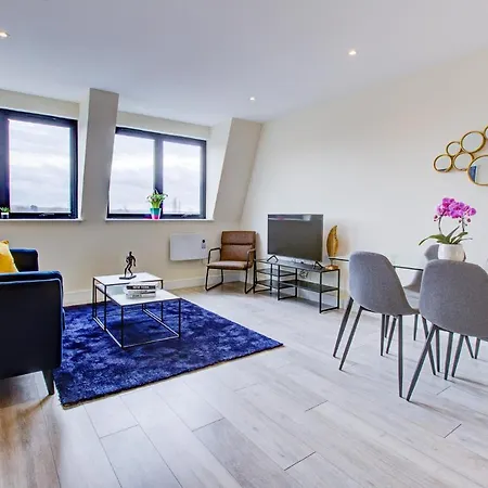 Hybrid Resi - Cheam, Sutton Near Wimbledon With Onsite Car Parking Apartment *