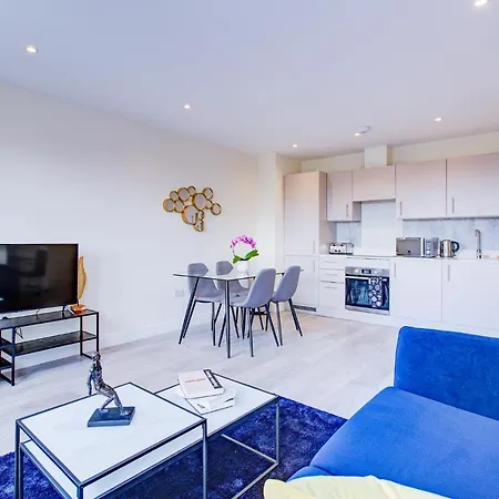 Apartment Hybrid Resi - Cheam, Sutton Near Wimbledon With Onsite Car Parking