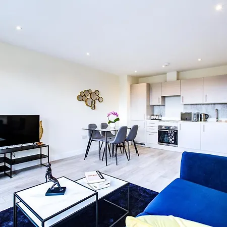 Hybrid Resi - Cheam, Sutton Near Wimbledon With Onsite Car Parking Apartment Cheam