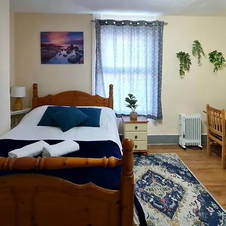 Lovely Private Near Central *