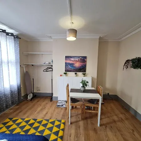 Apartment Lovely Private Near Central London