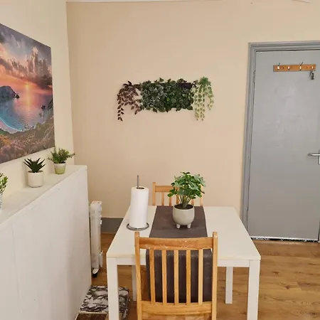 Lovely Private Near Central Apartment *