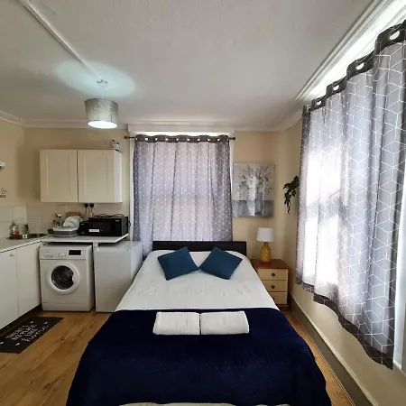 Lovely Private Near Central Apartment