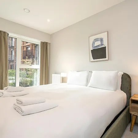 דירה Altido New Near Battersea Power Station לונדון