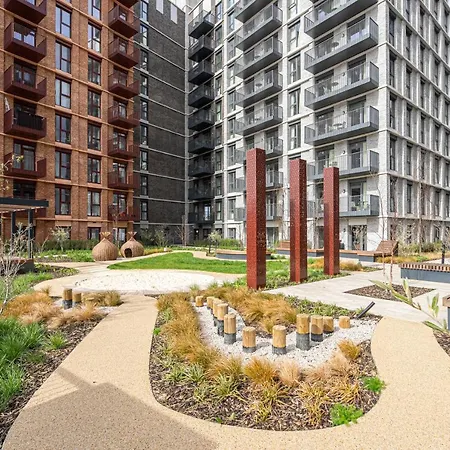 Altido New Near Battersea Power Station * לונדון