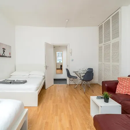 Soho Sleeps 4, Covent Garden & Leicester Square * Londra