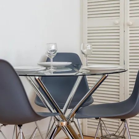 Soho Sleeps 4, Covent Garden & Leicester Square *