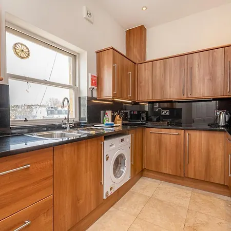 Queensgate Court 4*