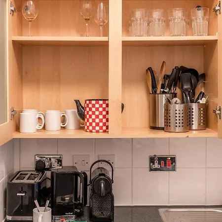 Soho Sleeps 4, Covent Garden & Leicester Square * Londra