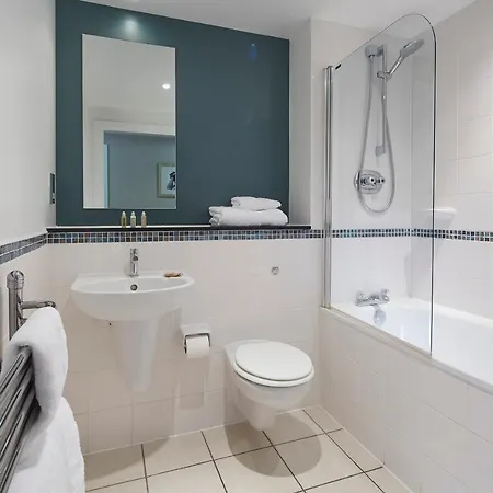 Marlin Bridge - Empire Square Aparthotel