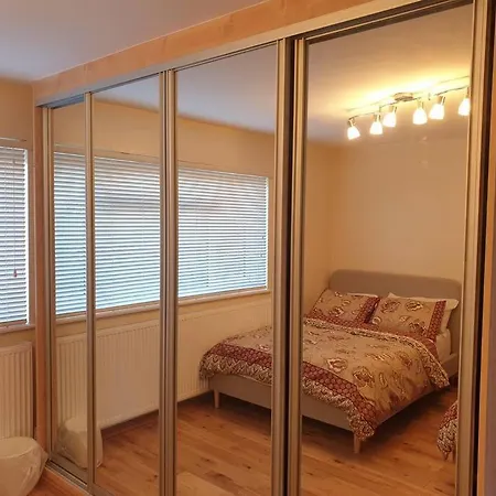 London Luxury 2 Bedroom Flat Sleeps 8 Free Parking Appartement