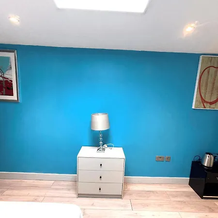 Guest house Letzi Premium Cozy Retreat Private En-suite Rooms, Heathrow Airport *