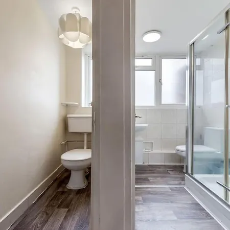 Hyde Park 4 Bedroom Superior *