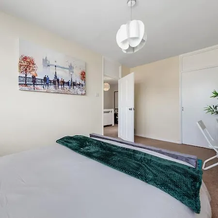 Apartment Hyde Park 4 Bedroom Superior