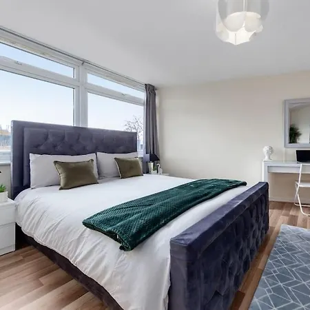 Hyde Park 4 Bedroom Superior *