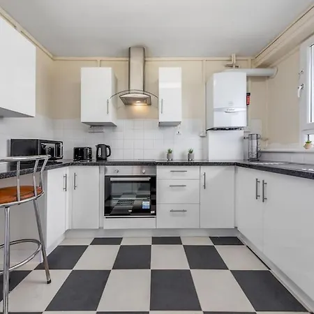 Hyde Park 4 Bedroom Superior