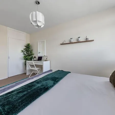 Hyde Park 4 Bedroom Superior *