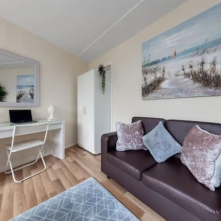 Hyde Park 4 Bedroom Superior Apartment *